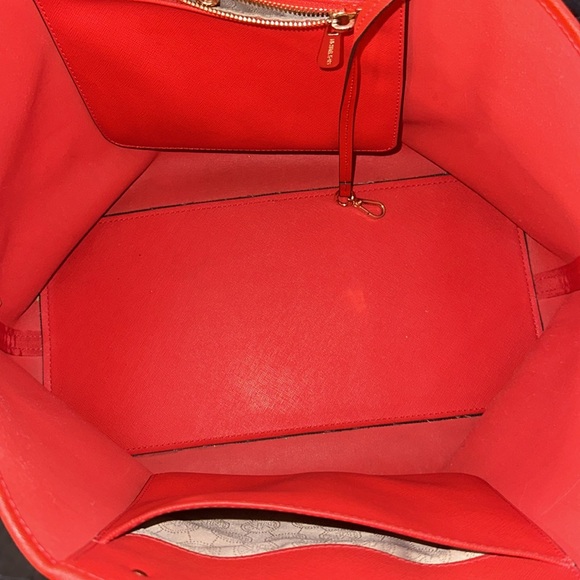 Michael KORS Saffiano Red Leather Tote - Picture 5 of 9